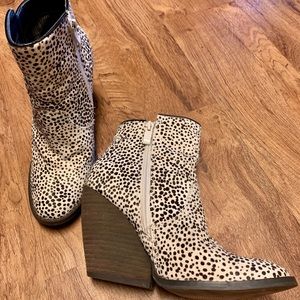 Very Volatile zip up ankle booties